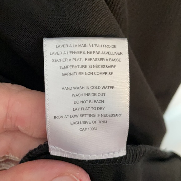 Laura plus black t-shirt with pearl details - Picture 5 of 7